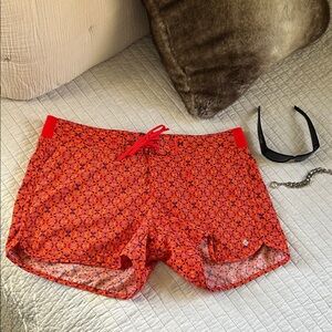 Columbia women’s Omni shield orange Geo printed board shorts large​